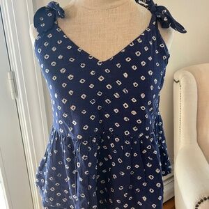 Nwt! Never worn Gap tank size S. Adjustable bow straps.